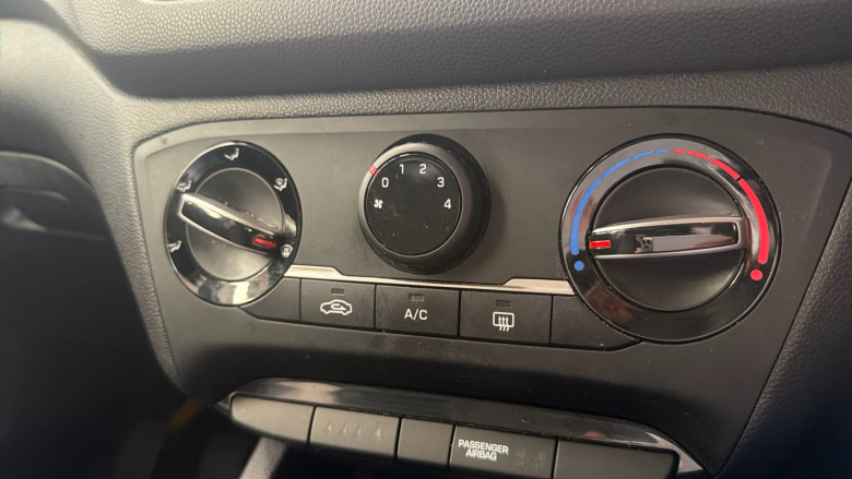 Hyundai i20 1.2 MPi S Connect 5dr Petrol Hatchback